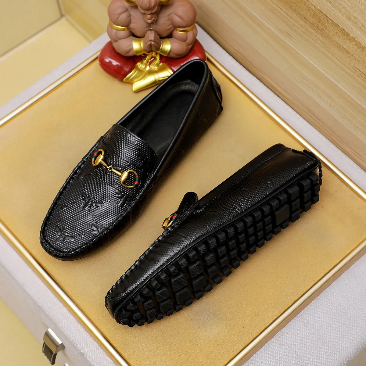 Men's shoes💰380💰🕷🕷️【 GUCCI 】Gucci's best-selling trendy men's casual slip-on shoes 🇨🇳Official website original 1:1 mold 💯Original quality, fine workmanship ☘Fashionable and versatile, perfect shape, comfortable on the feet 🍓Trendy men's recommended model, imported cowhide on the top layer 🎋High-quality pigskin lining, rubber wear-resistant and non-slip outsole, high-end atmosphere, worth owning 🍉Optional 38-44